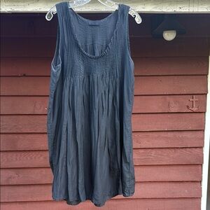 Sleeveless Pleated Black Top